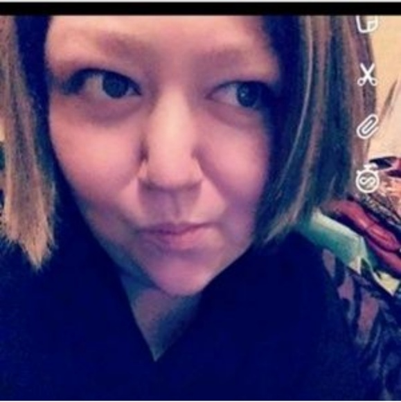 Meet your Posher, Melissa - Picture 3 of 11